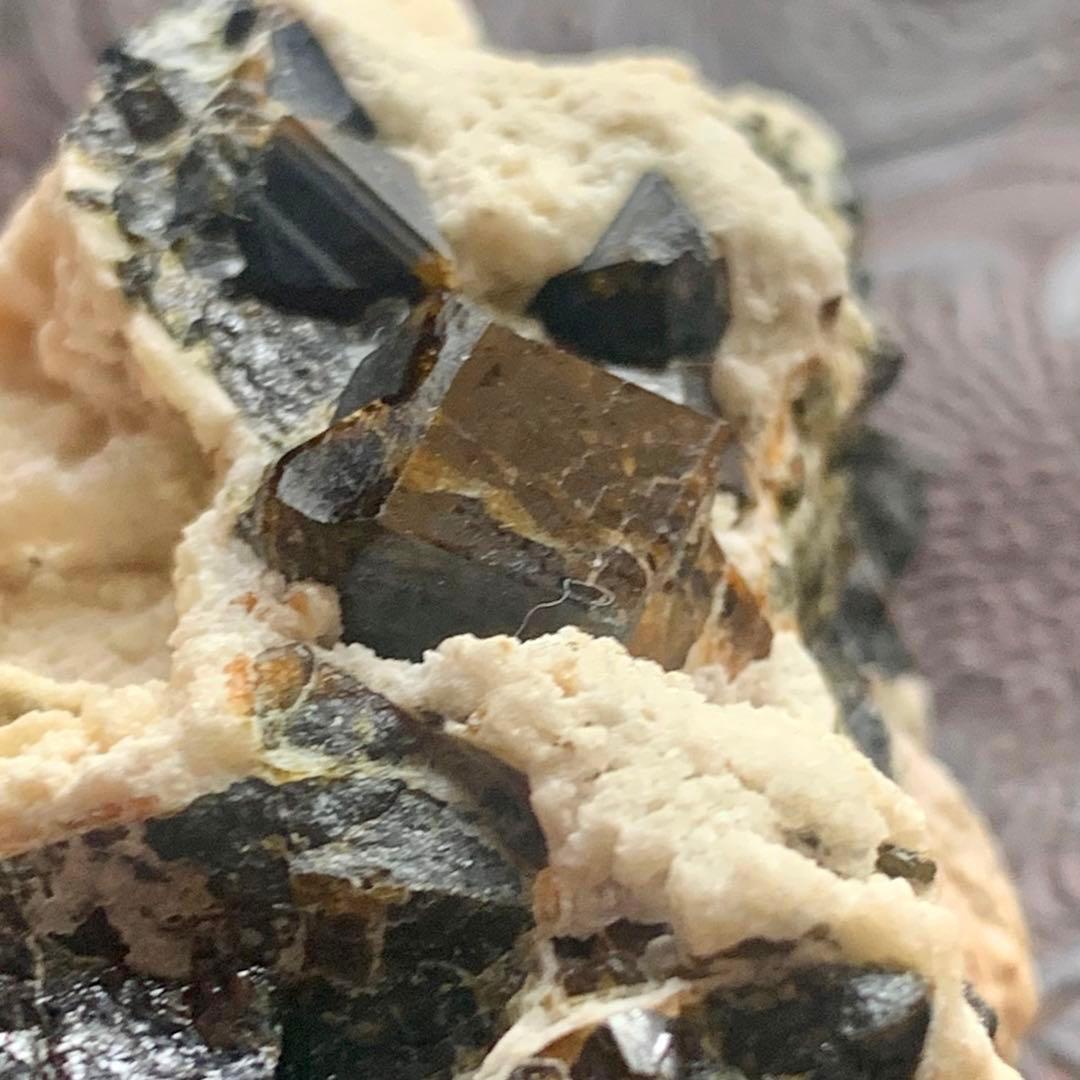 希少！アンドラダイトガーネット母岩付巨大クリスタル