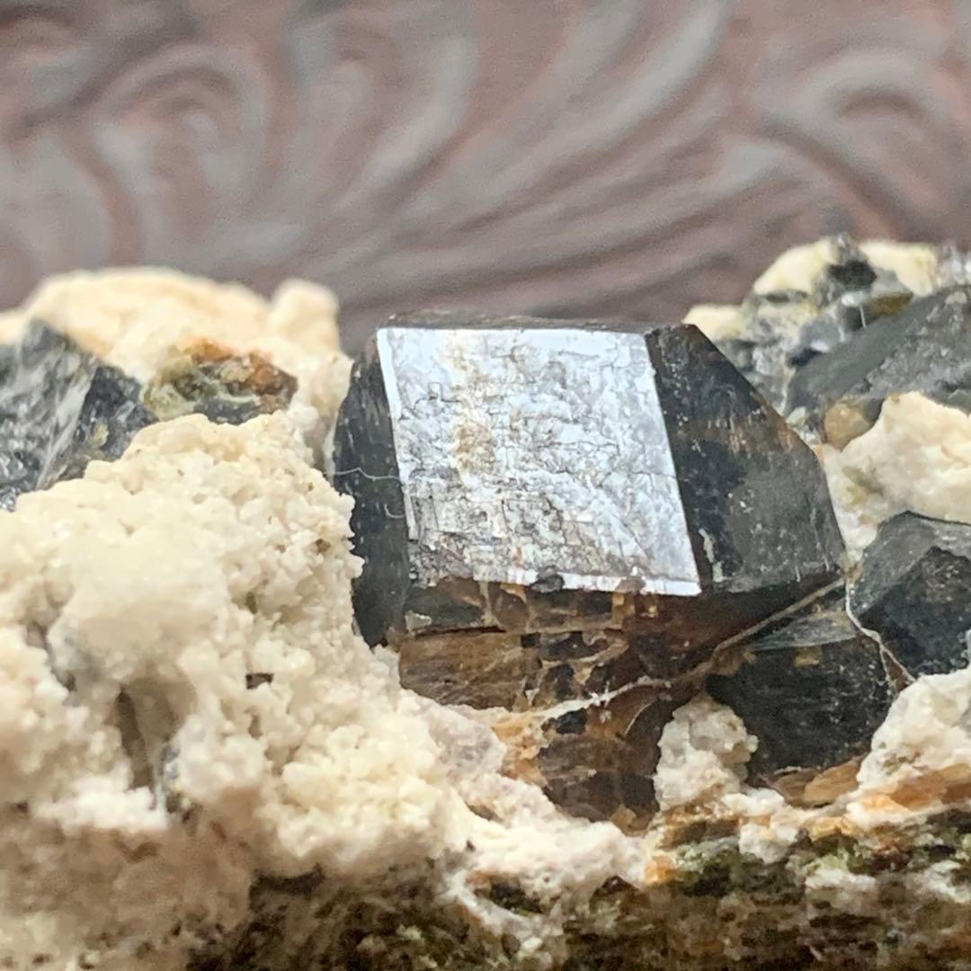 希少！アンドラダイトガーネット母岩付巨大クリスタル