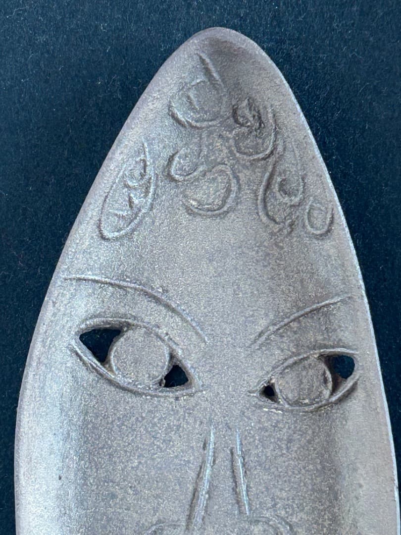 人の顔　(伊藤鐐一)　鉄鋳物