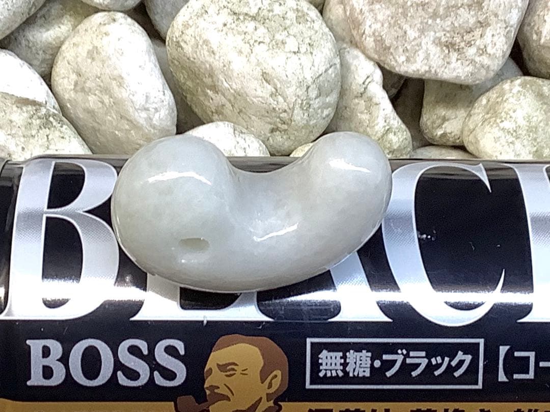 激安‼️氷*アイスジェイド糸魚川翡翠勾玉　何処にも無いお値段で‼️本物鑑別書取得品‼️