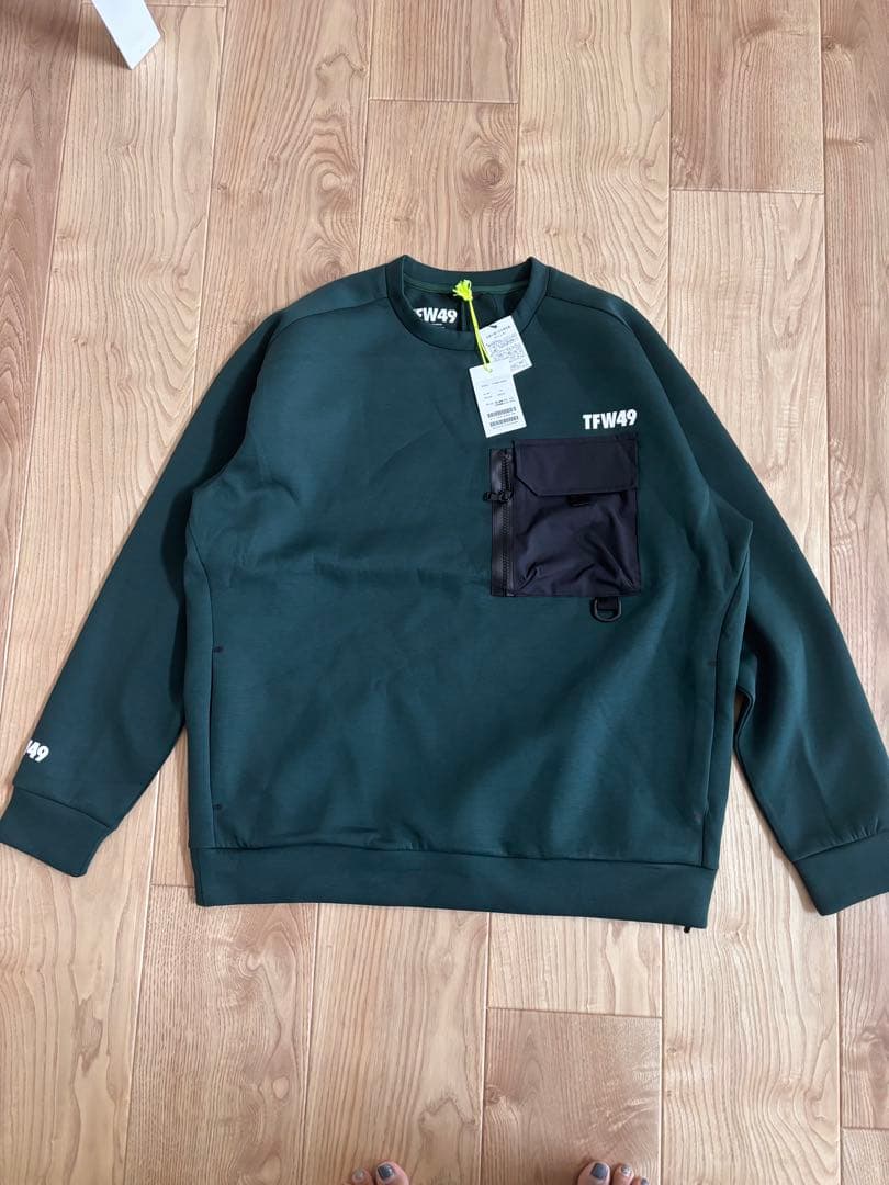 今季完売品　ダンボール素材クルーネック