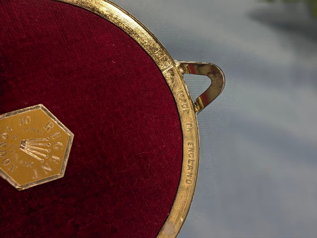 イギリス アンティーク Regent of London 刺繍 ガラス小物入れ