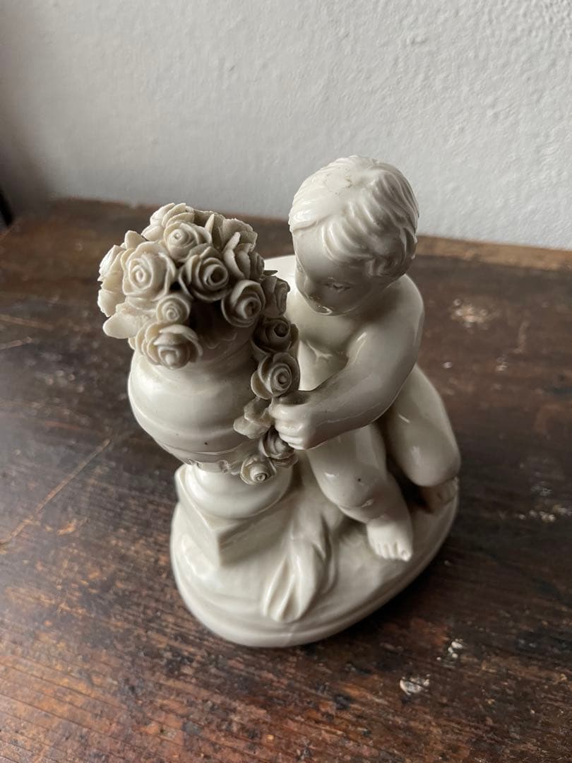 カポディモンテ　イタリアナポリ窯　エンジェル天使とバラの置物