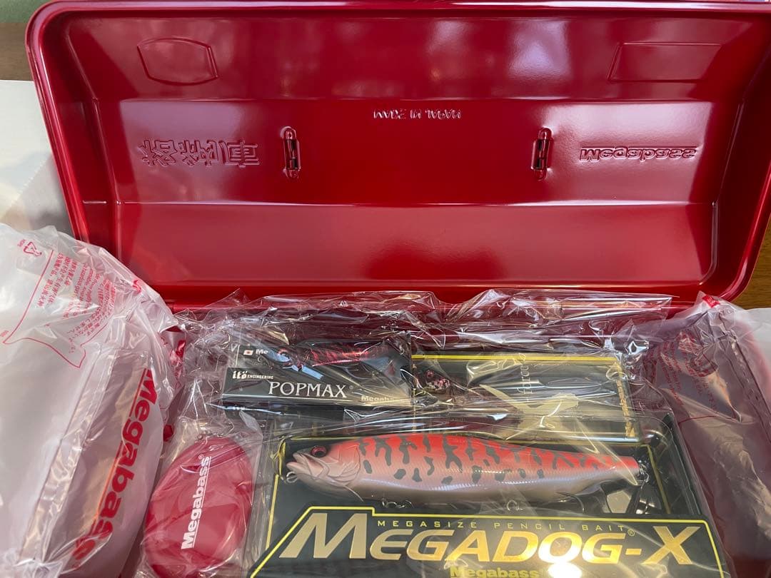 メガバス2022福袋　格納庫(赤)ルアー付き