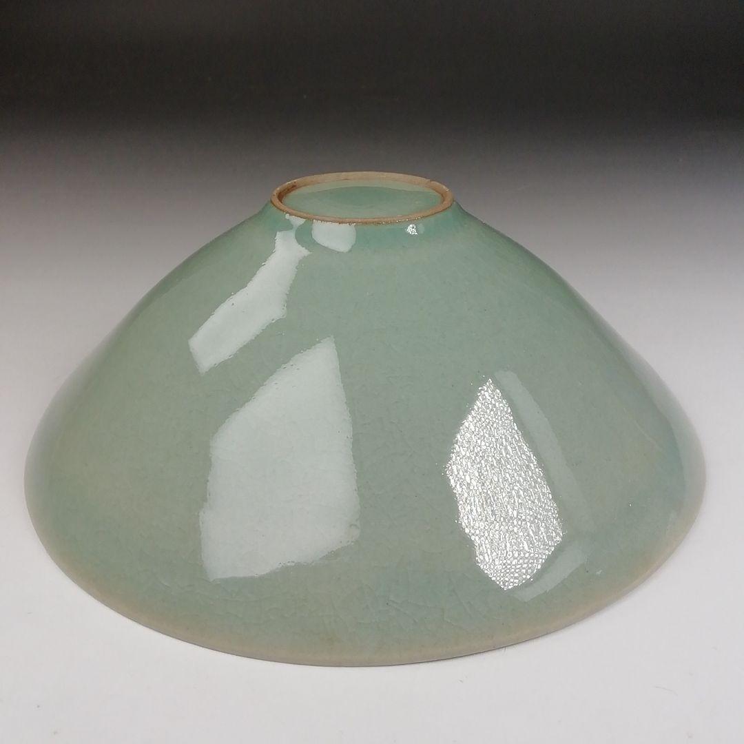 Ｔ８２８　茶碗　『高麗青磁　雲鶴文』『韓国人間国宝　柳根塋 作』　共箱　茶道具