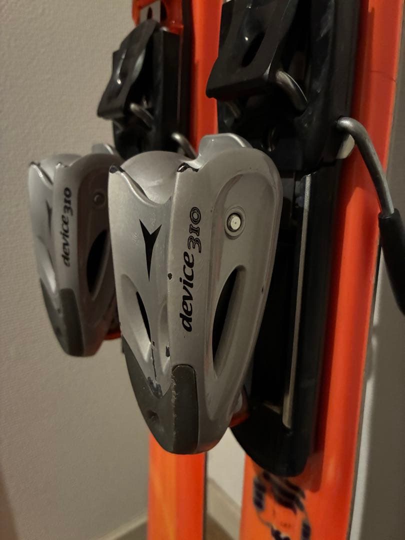 アトミックAtomicスキー板160cm