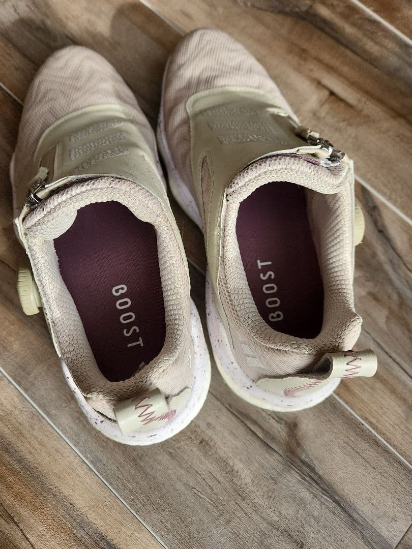 adidas BOOST ベージュ シューズ(女性用)