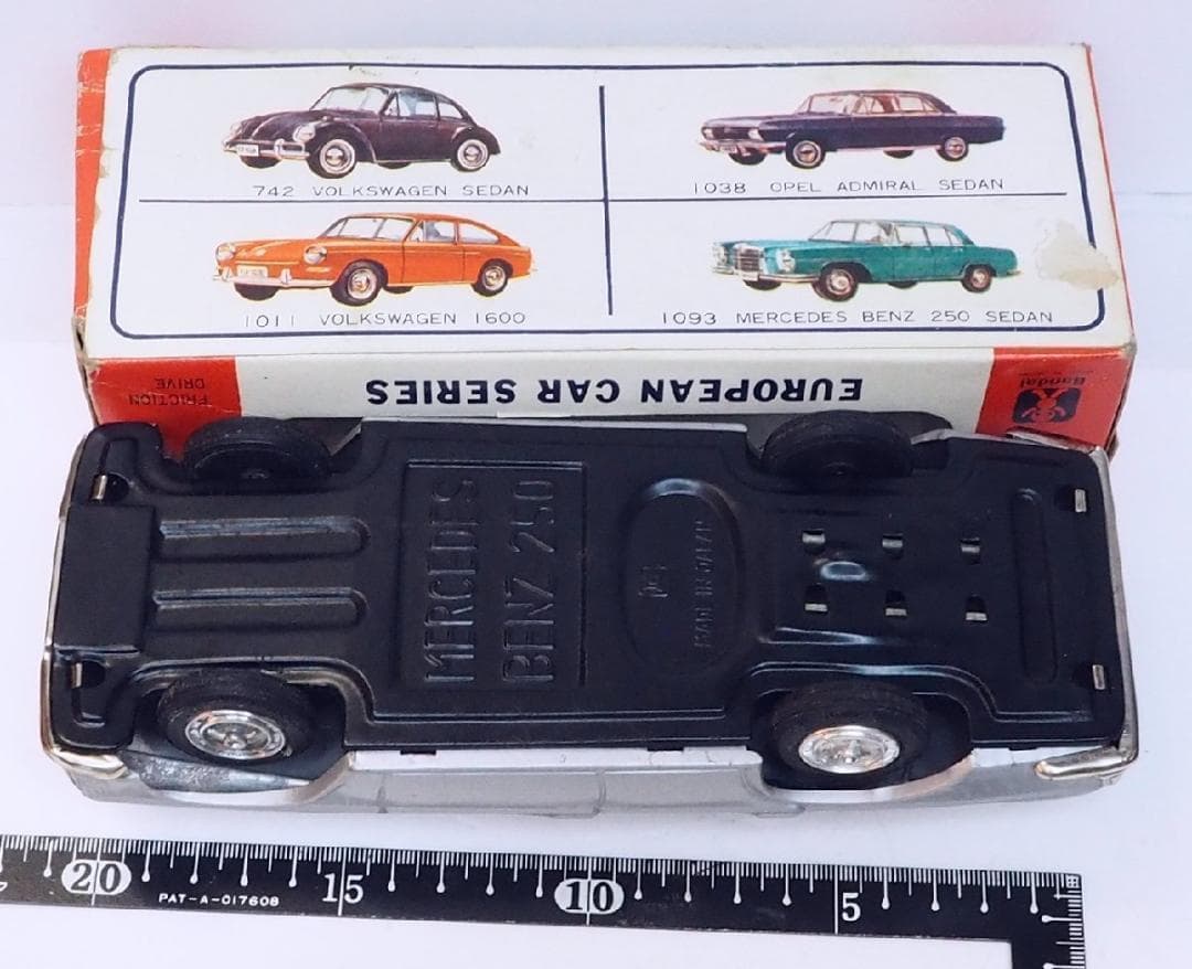 旧バンダイ【 メルセデス ベンツ250 銀色】tin toy car ブリキ箱付