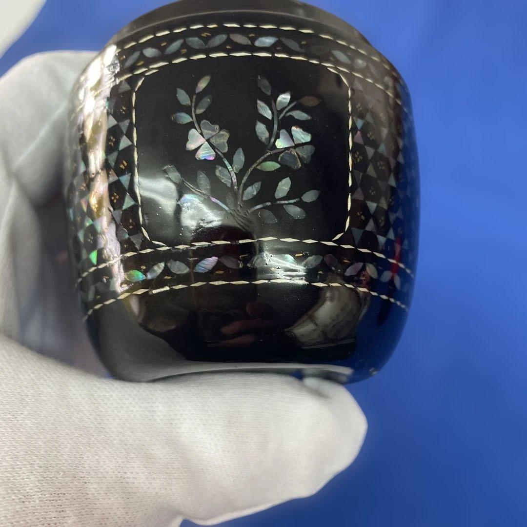 茶道具　棗　螺鈿細工　花をあしらった螺鈿細工が美しい