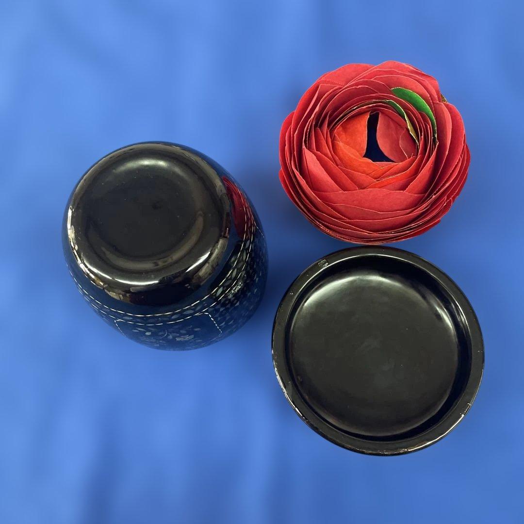 茶道具　棗　螺鈿細工　花をあしらった螺鈿細工が美しい