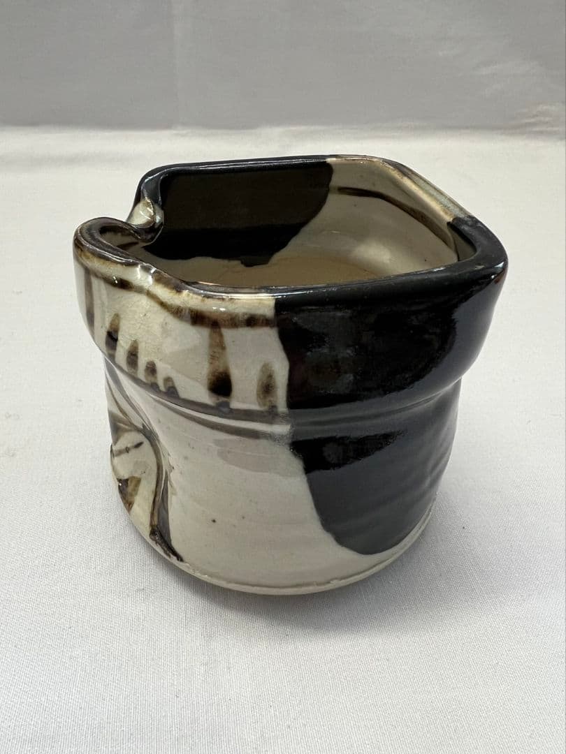 黒織部 火入  宮川香雲(竜谷窯) 茶道具
竜谷窯  宮川香雲