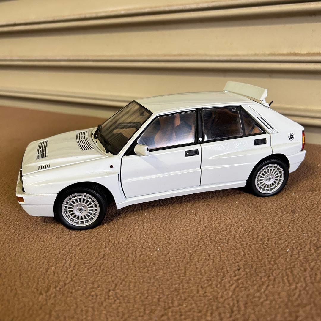 DB16★ミニカー★ 京商製 1/18 スケール ランチア デルタ HF