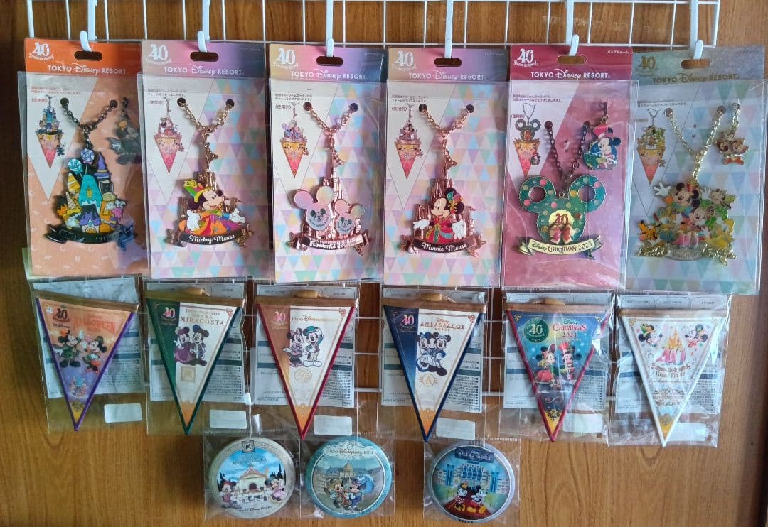 ディズニー40周年ガーランド&チャーム＆ホテル缶バッチセット