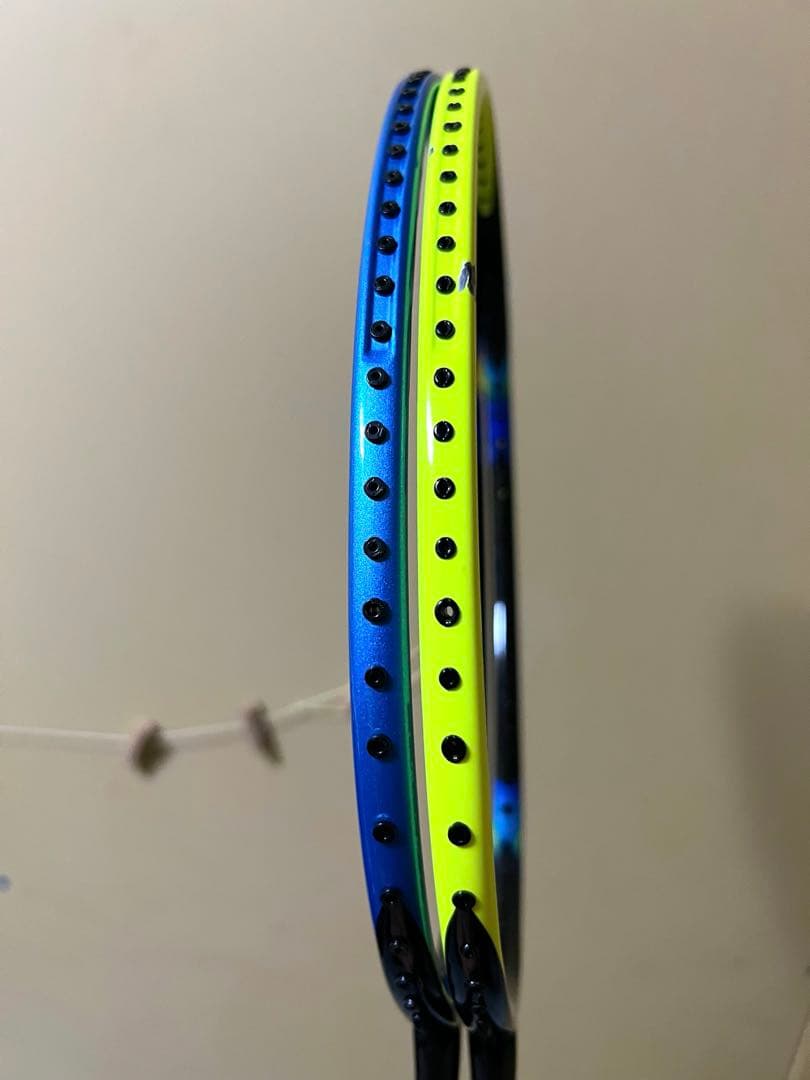 【廃盤品】YONEXアストロクス77バドミントンラケット2本