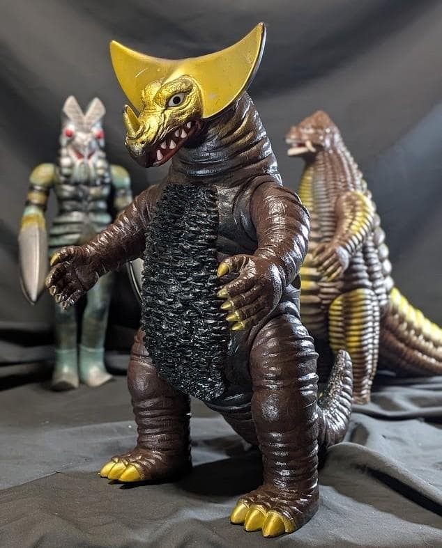 ゴモラ＆レッドキング＆バルタン星人（バンダイ）ビッグサイズソフビ３体セット