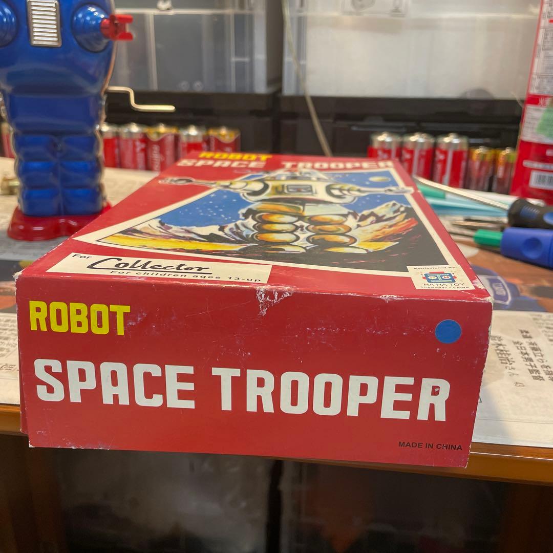 ブリキロボットspace trooper HAHATOY製品　新品/ゼンマイ動力