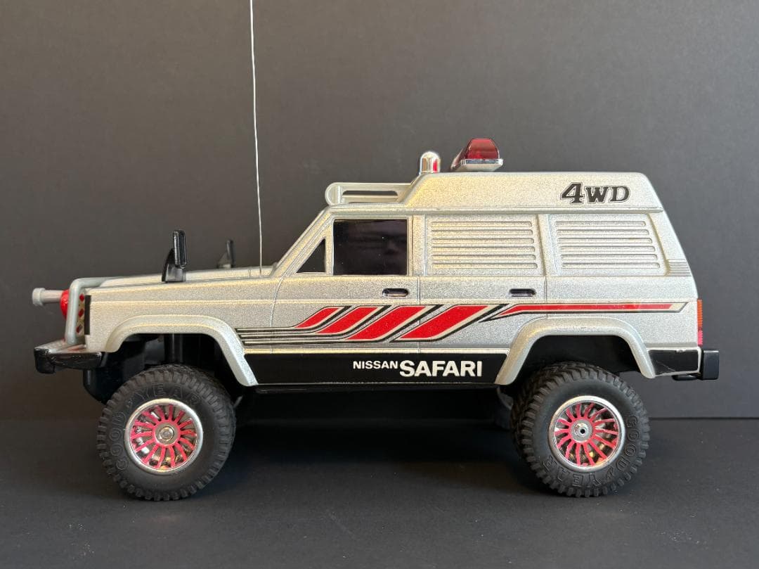 西部警察 ニッサンサファリ 4WD ラジコン ヨネザワ 1/16 スケール