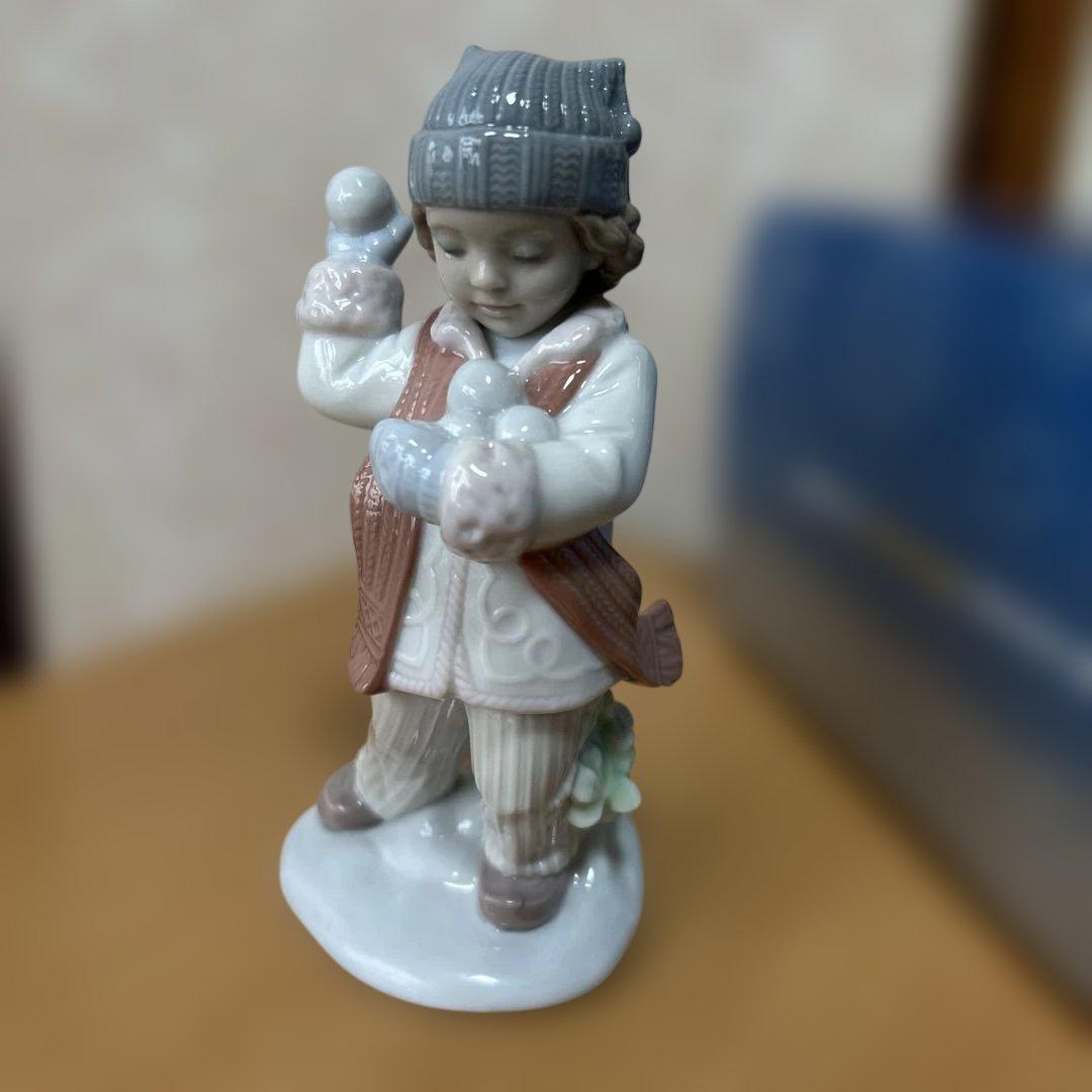 リヤドロ　雪合戦　女の子　フィギュア 陶器製 箱付き　未使用品