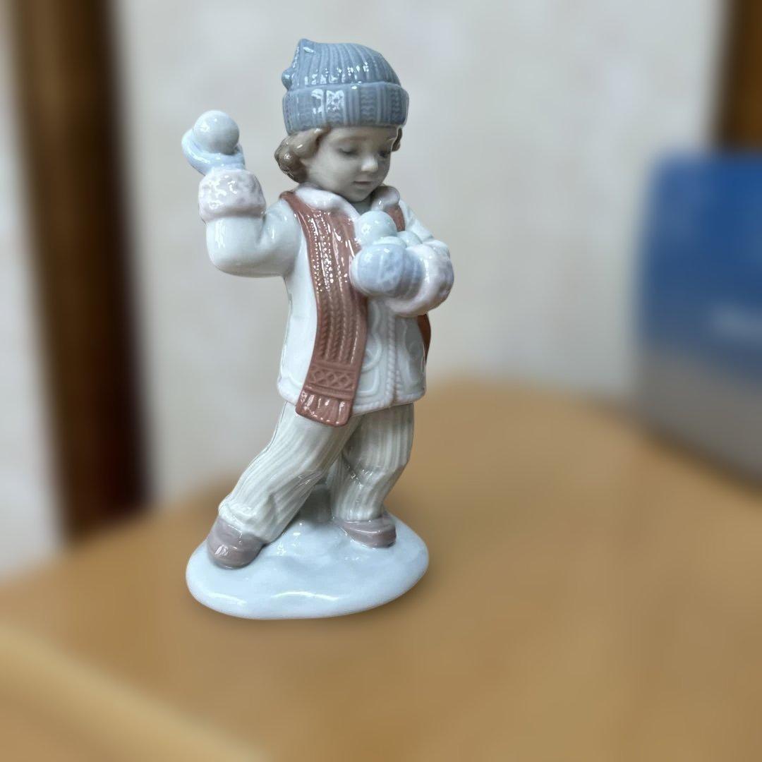 リヤドロ　雪合戦　女の子　フィギュア 陶器製 箱付き　未使用品