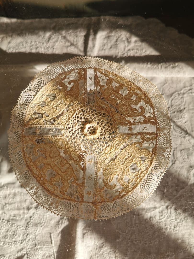 アンティーク 4頭の象アランソン クロシェ編の花 ノルマンディーレースドイリー