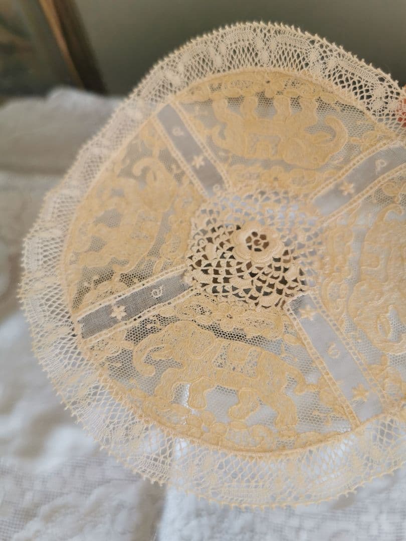 アンティーク 4頭の象アランソン クロシェ編の花 ノルマンディーレースドイリー