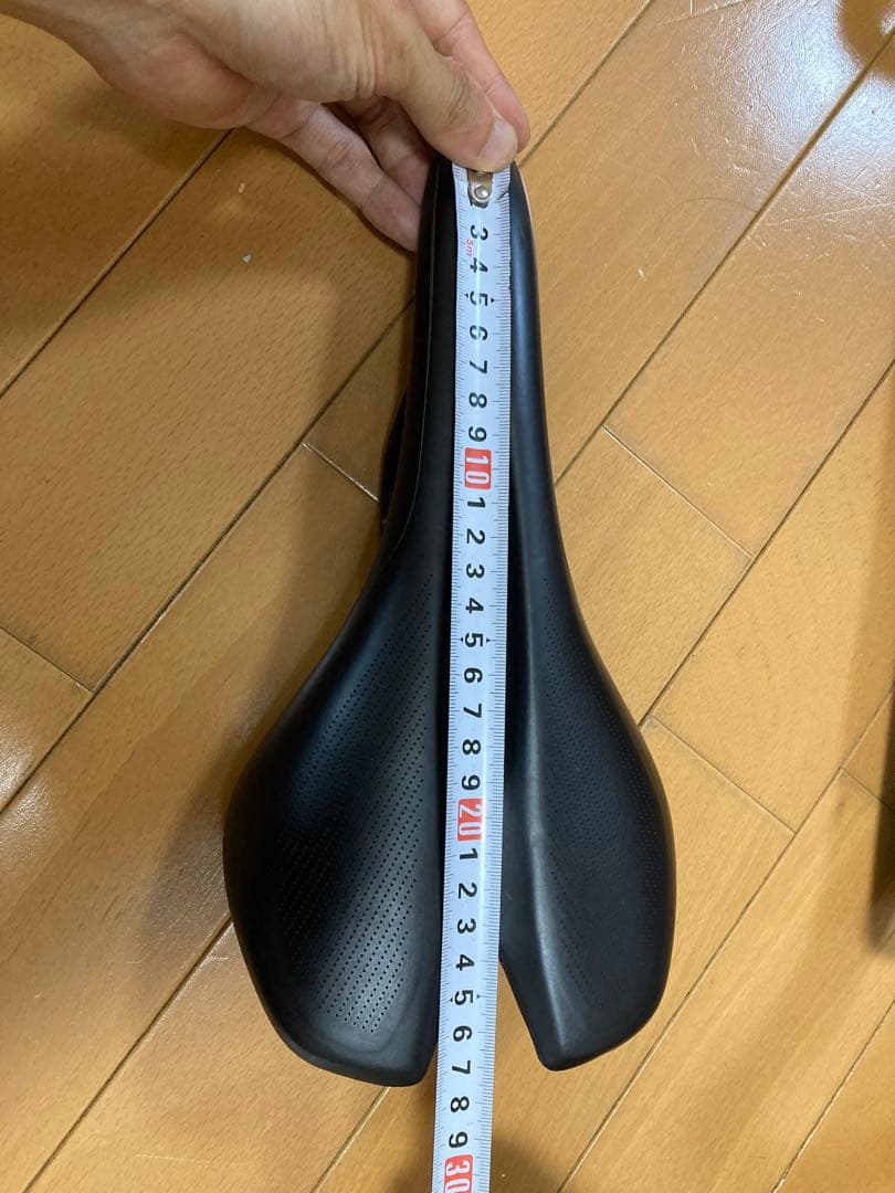 S-Works Toupe サドル　143mm