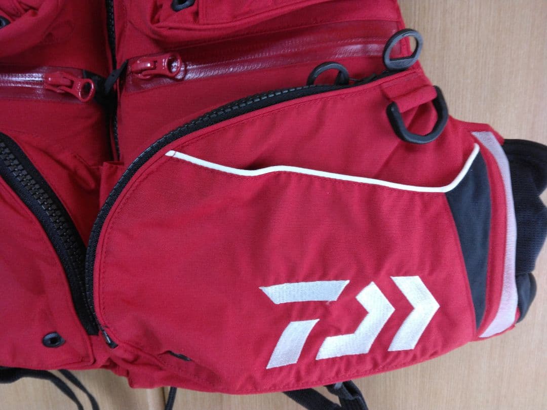 ダイワ　バリアテック枕付フロートベスト　レッド　L