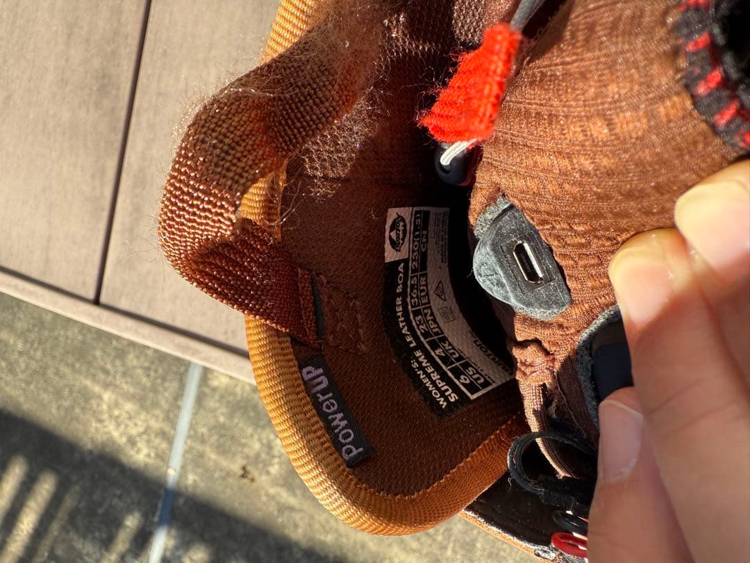 バートンシュープリームレッドウイングコラボ