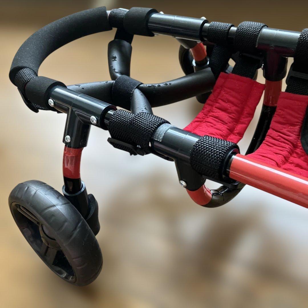 中古♡ワンちゃん4輪　リハビリ　食事補助　犬用車椅子　体制維持　犬の歩行器