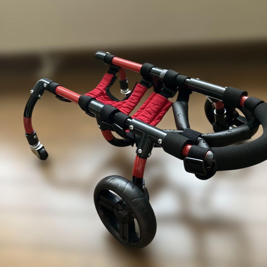 中古♡ワンちゃん4輪　リハビリ　食事補助　犬用車椅子　体制維持　犬の歩行器