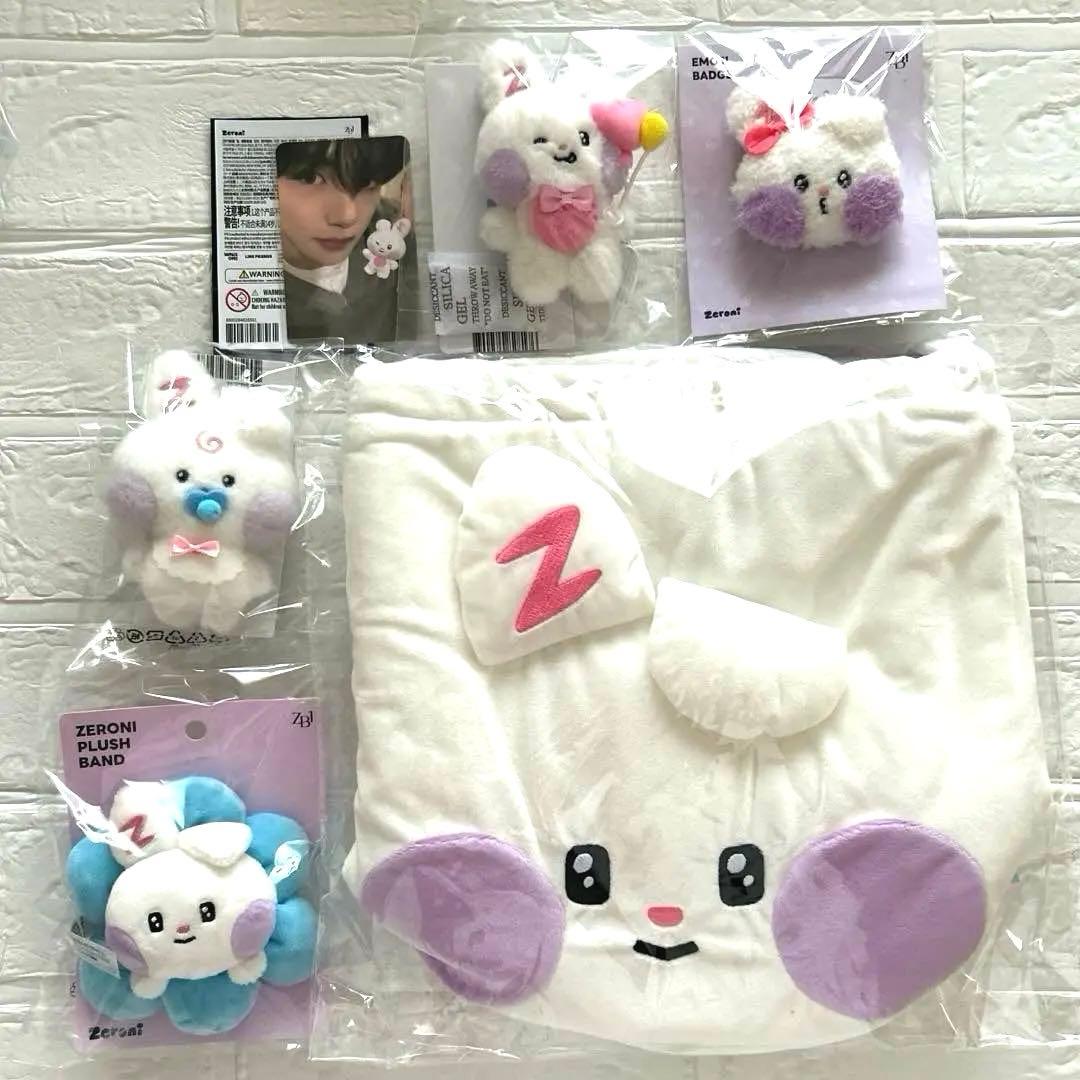 zeroni ユジン　ユニニ　巾着　ベビー　ミニぬいぐるみキーリング　バッジ