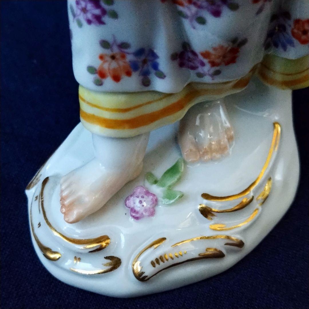 ✤マイセン(Meissen)フィギュリン『野菜のバスケットを持つ少女』