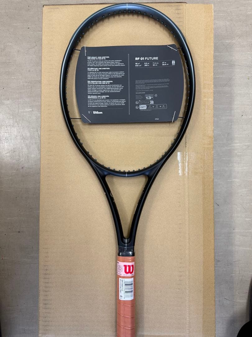 テニス硬式ラケット　RF 01 FUTURE　限定品