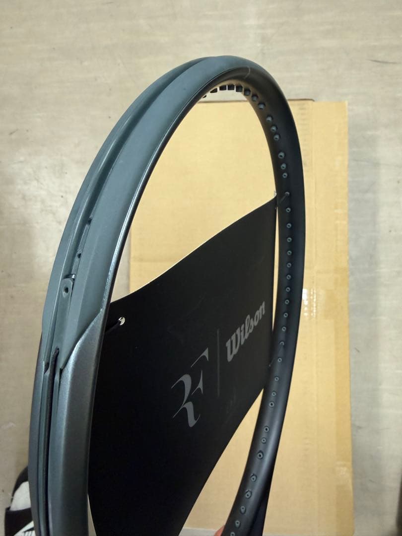 テニス硬式ラケット　RF 01 FUTURE　限定品