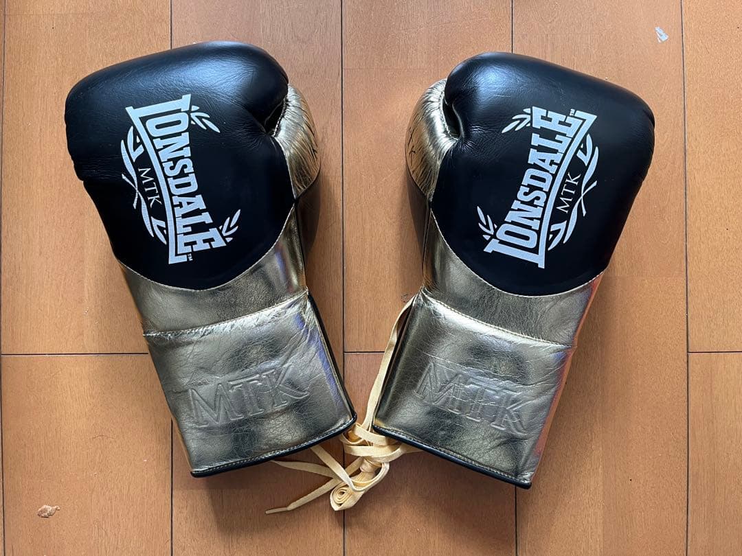 Lonsdale MTK ボクシンググローブ 10oz（黒/金）