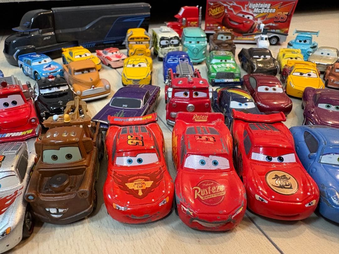 n*o様 カーズ ミニカー 47台セット トラック付き