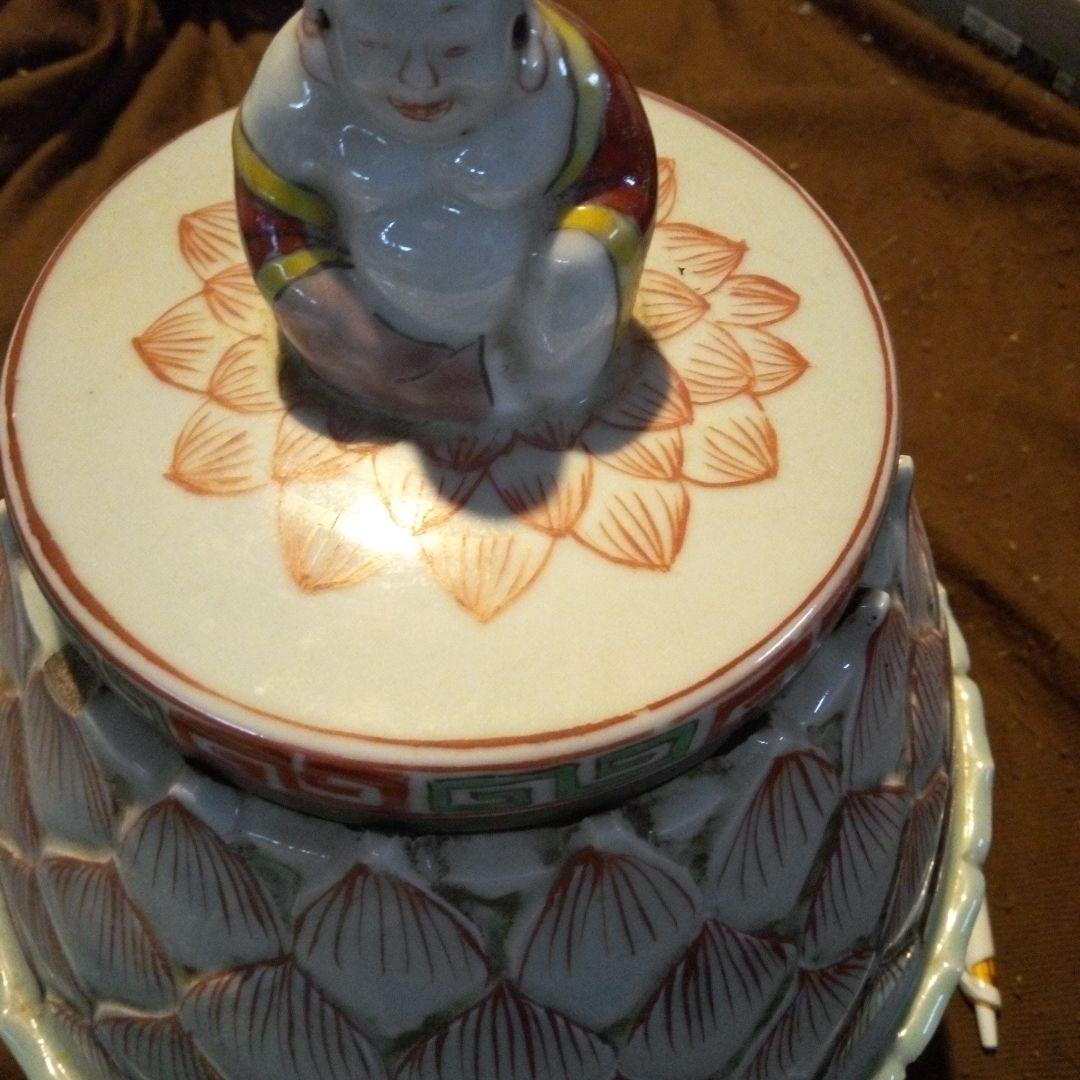 中国陶磁器　明万歴　人物蓋付壺