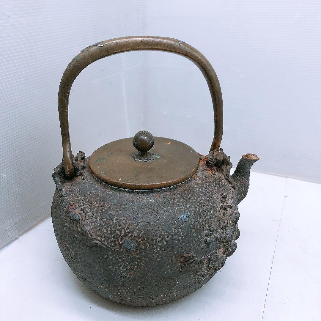 【要確認】日本亀文 鉄瓶 銅蓋 動物モチーフ 重さ約2.5kg アンテ