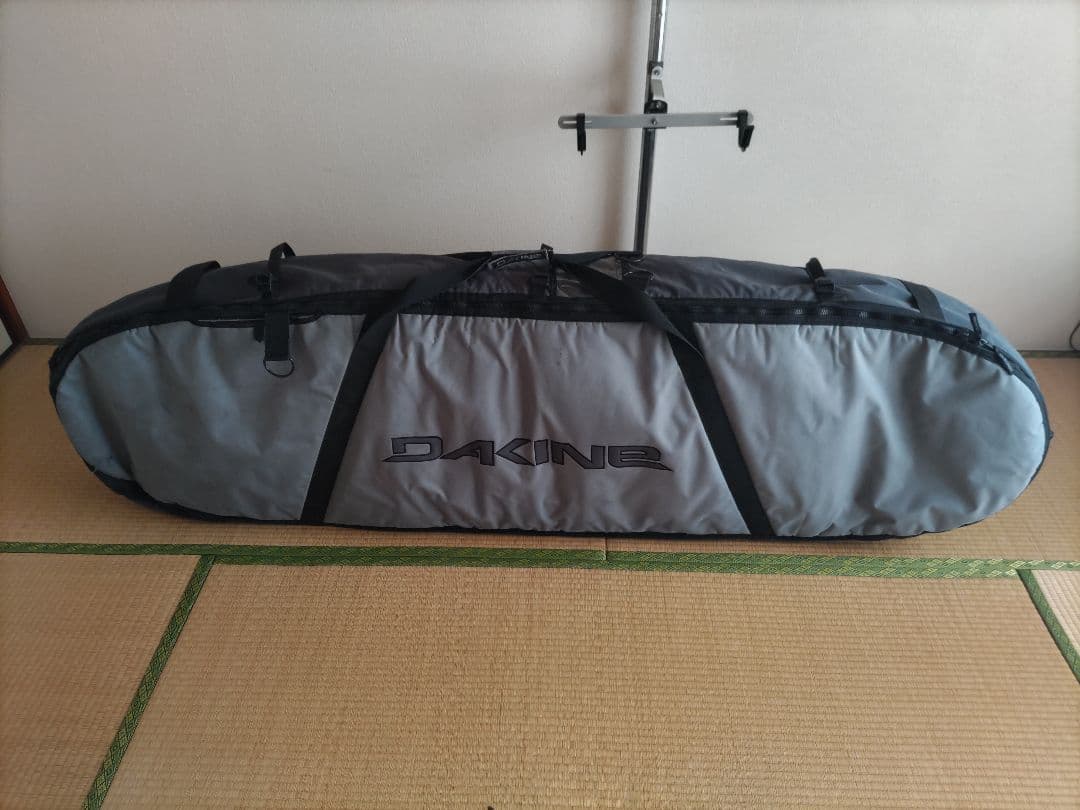 DAKINE 3〜4本用ウィール付サーフボードケース6'8 中古品