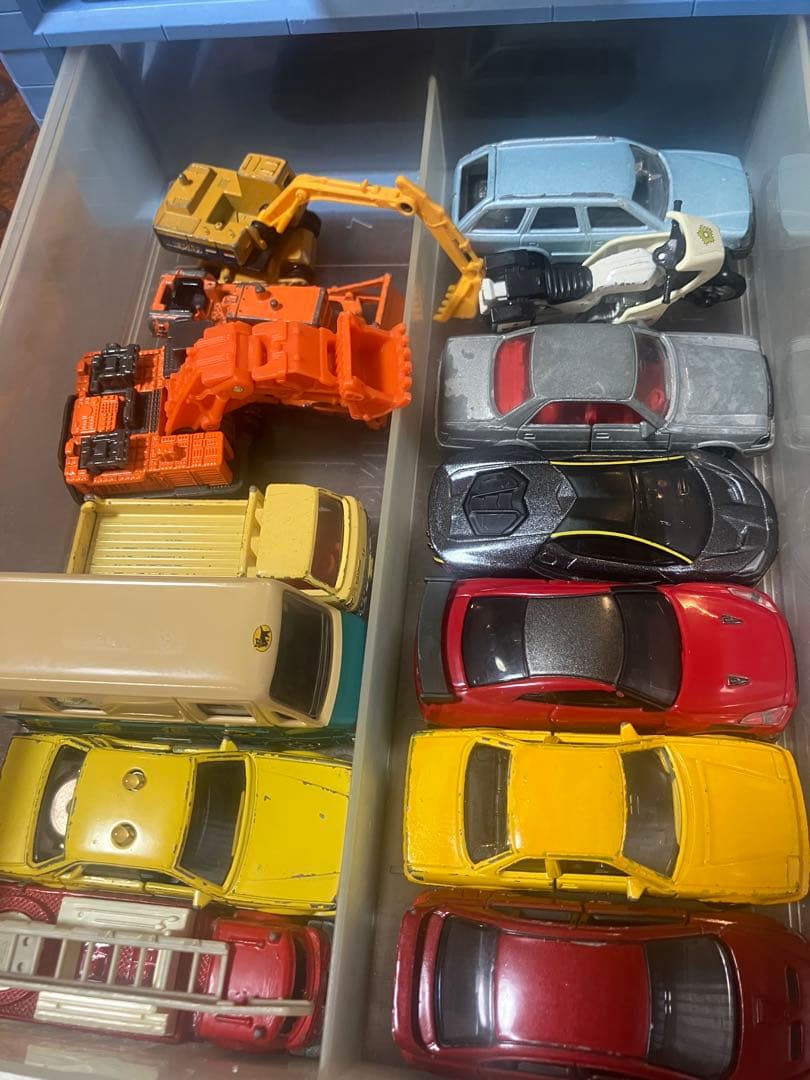 【まとめ売り・レアトミカあり】33台セット ＆ 4段パーキング収納ケース