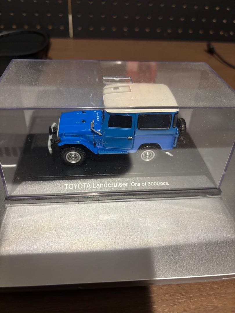TOYOTA Landcruiser ミニカー 3000個限定