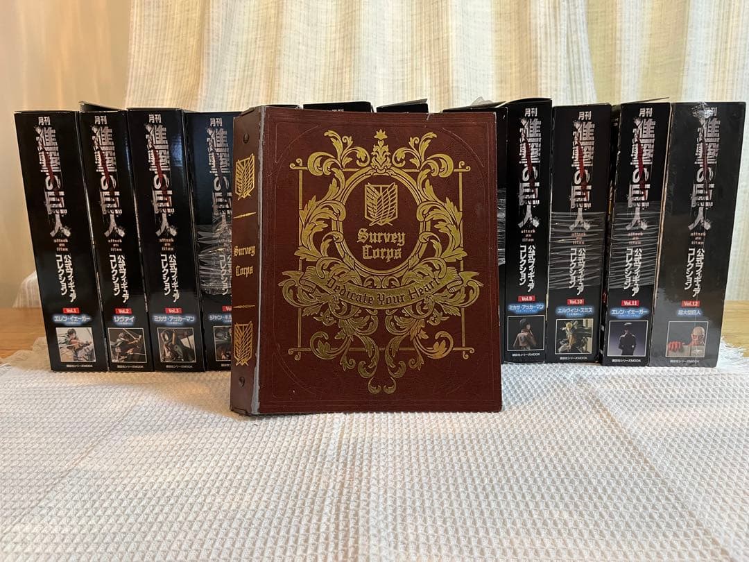 フィギュア未開封　進撃の巨人 公式フィギュアコレクション　全12巻　バインダー