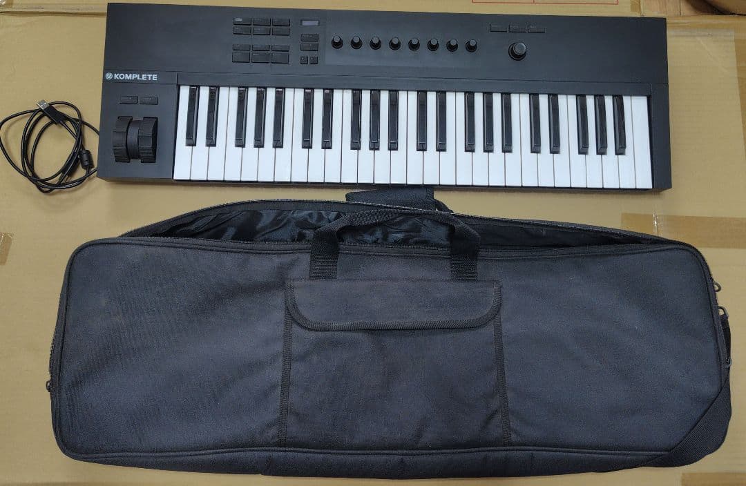 MIDIキーボード コンプリートコントロールA49 ケース付き