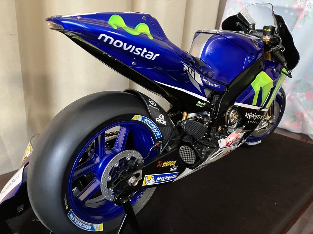 デアゴスティーニ YAMAHA YZR-M1 バレンティーノ・ロッシモデル
