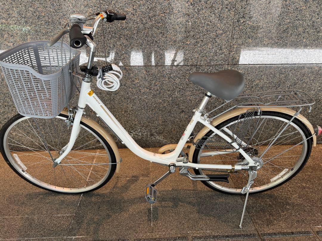 GIANT ホワイト シティサイクル 前カゴ付き