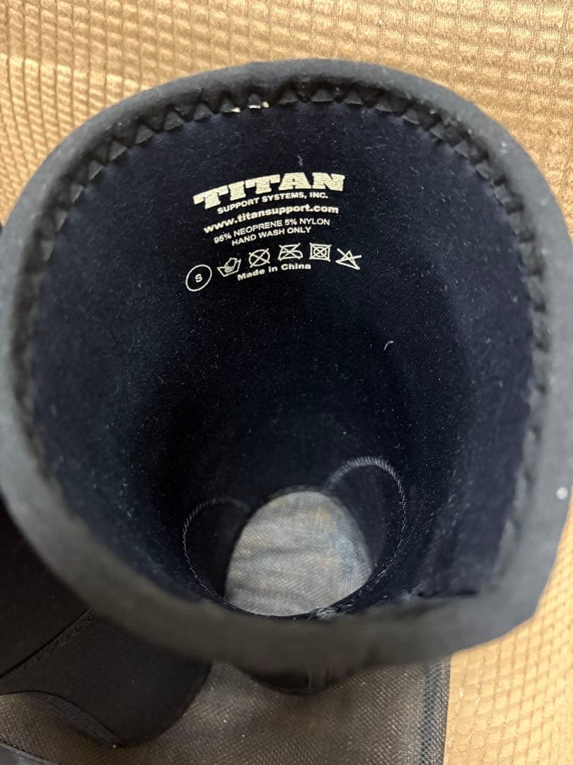 TKS Titan Knee Sleeve 膝サポーター　Sサイズ