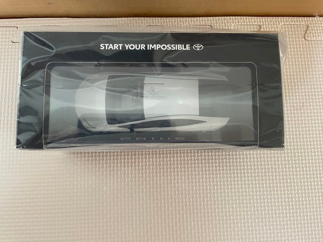 【値下げしました！】プリウス ミニカー プラチナホワイトパール　新品未使用未開封