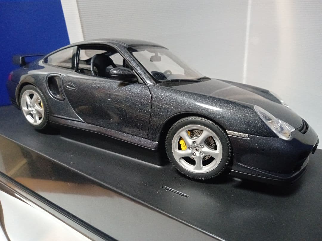 オートアート 1/18 ポルシェ911 996 GT2 2002