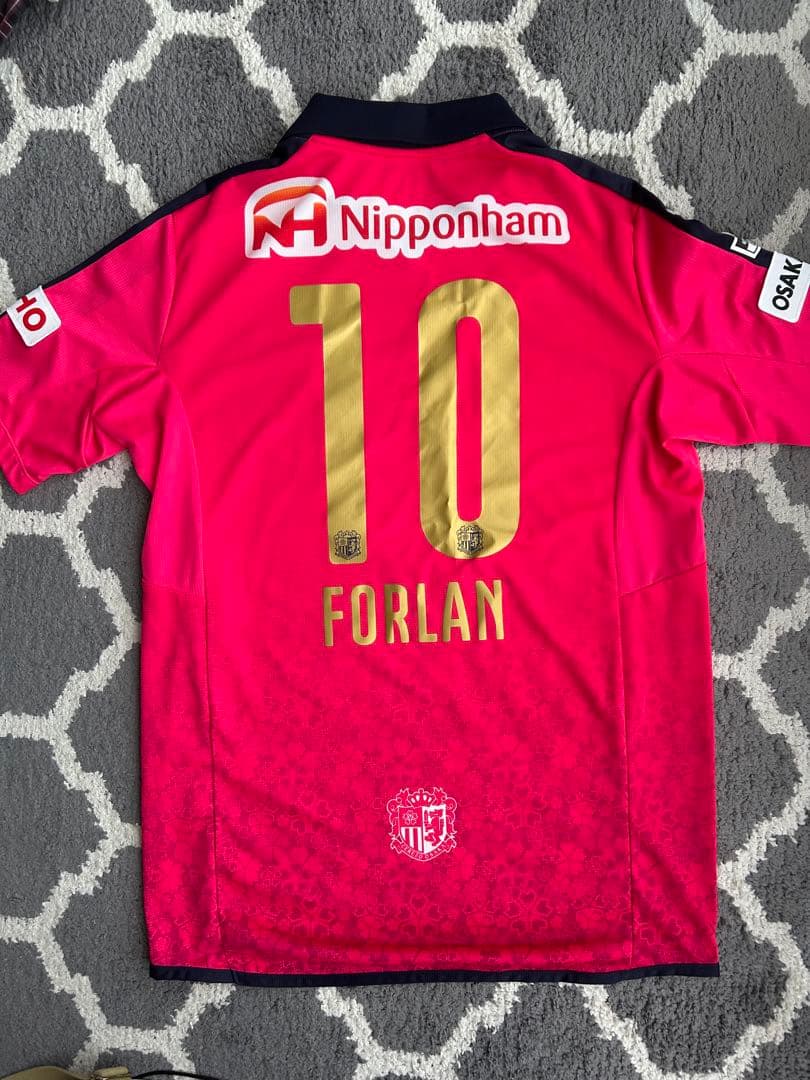 セレッソ大阪　フォルラン選手 直筆サイン入り「特別加工ユニフォーム」