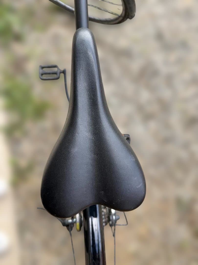 2/11値下げ実施　ブリヂストン クロスバイク 黒 前バスケット付き